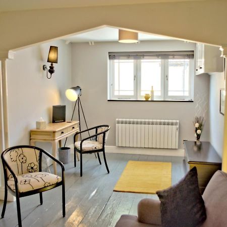 City Studios Ели Екстериор снимка